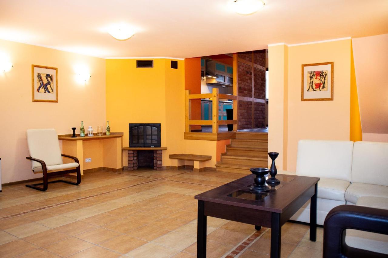 Pola Hostel *